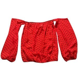 Serving major 🍒 retro coquette energy in this red off-the-shoulder beauty 💋
Lrg